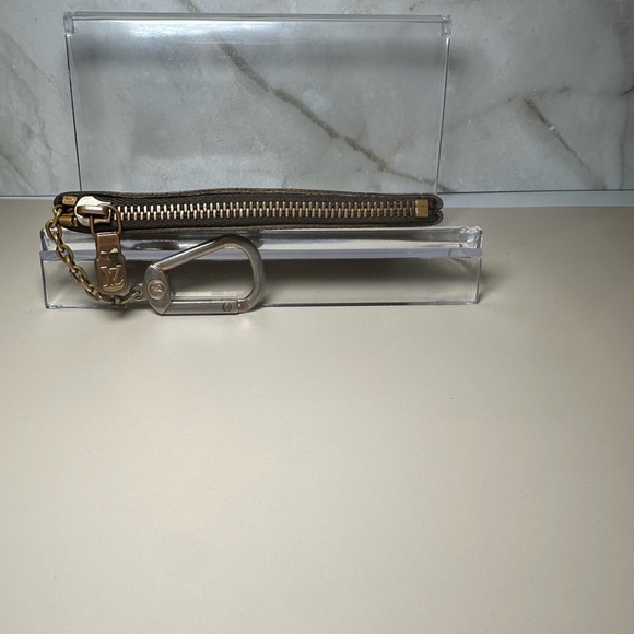Louis Vuitton Brown Monogram Key Cles Holder - Picture 8 of 12